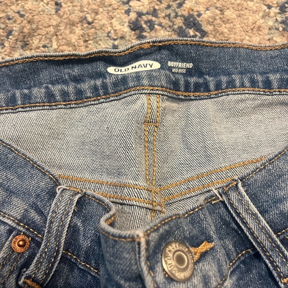 Old Navy Mid-Rise Boyfriend Jeans - Size 6 NWOT - Picture 2 of 3